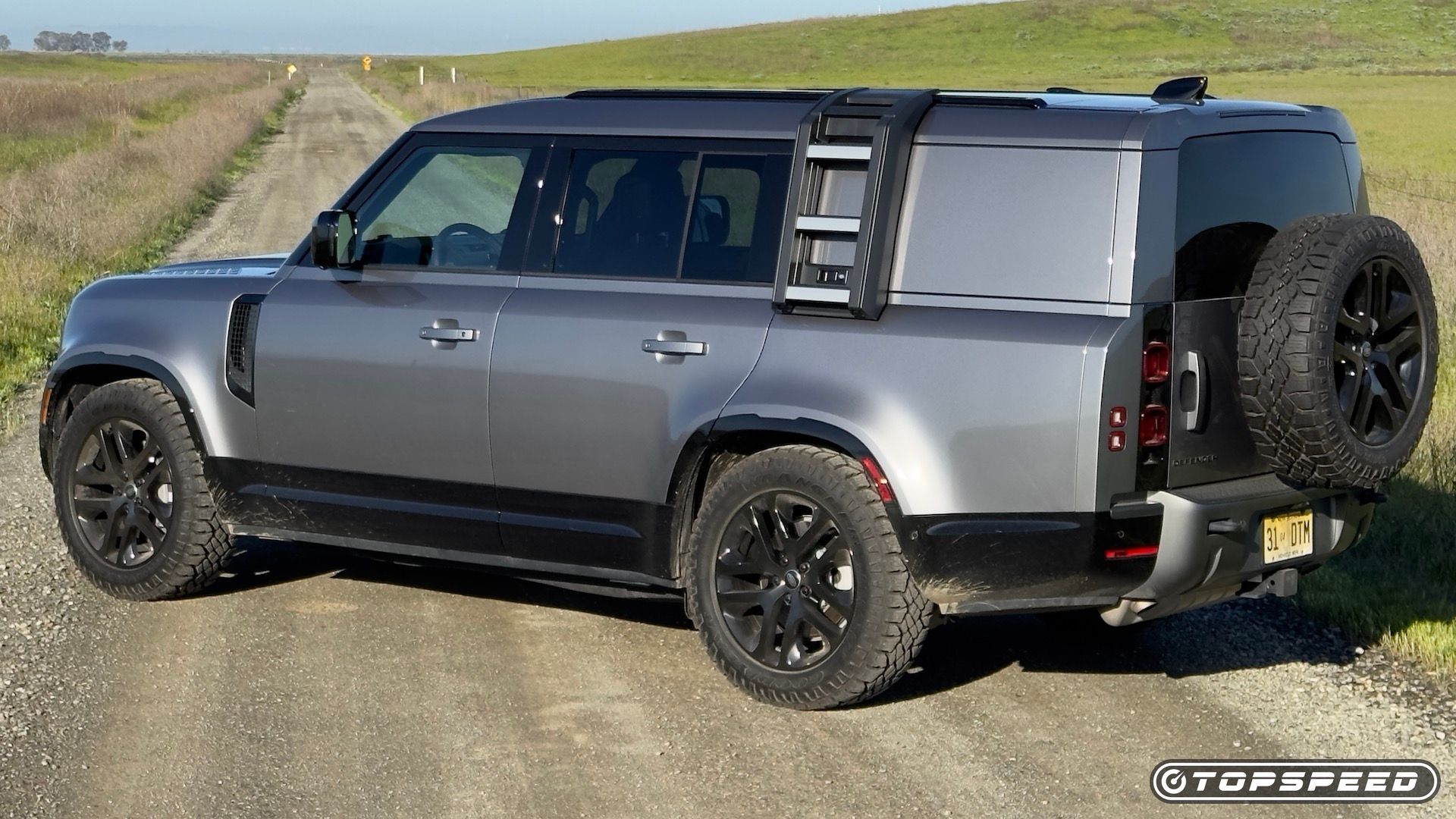 2024 Land Rover Defender Outbound - Exterior Rear Profile