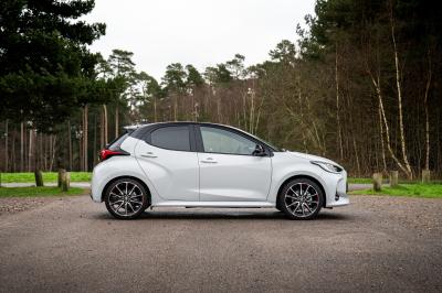 Toyota Yaris Hybrid - side