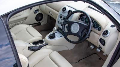 MG XPower SV-R, interior