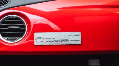 Fiat 500 Ferrari Dealer Edition, plaque