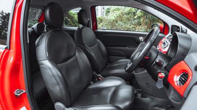 Fiat 500 Ferrari Dealer Edition, interior