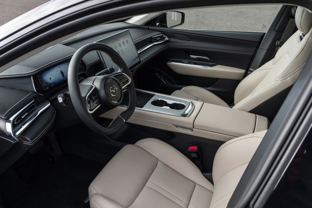 Mazda 6e - interior