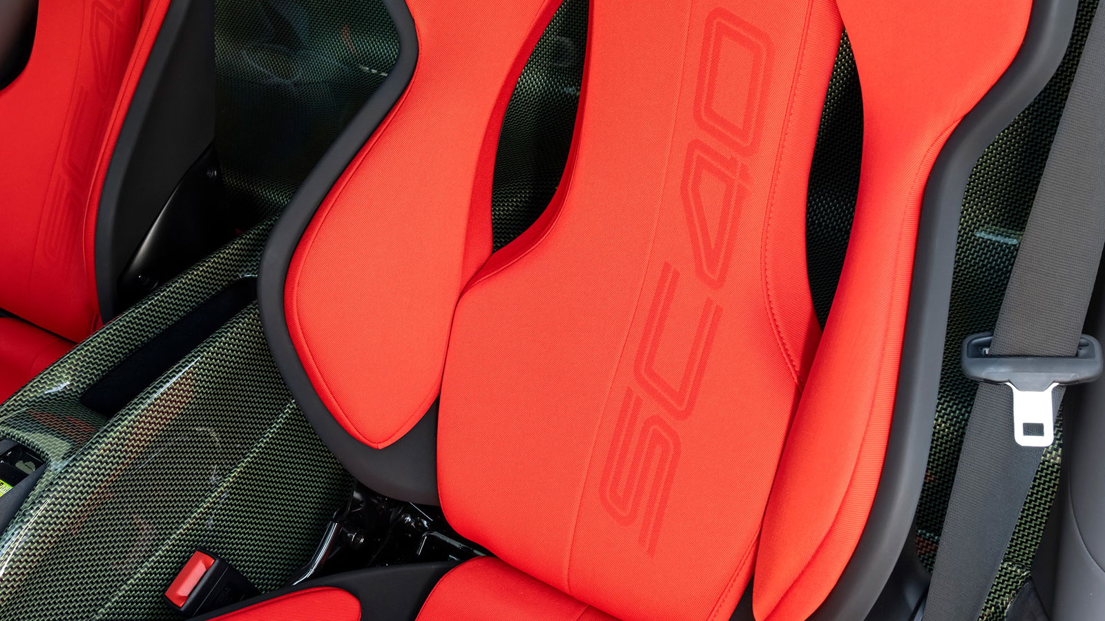 Ferrari SC40, seat
