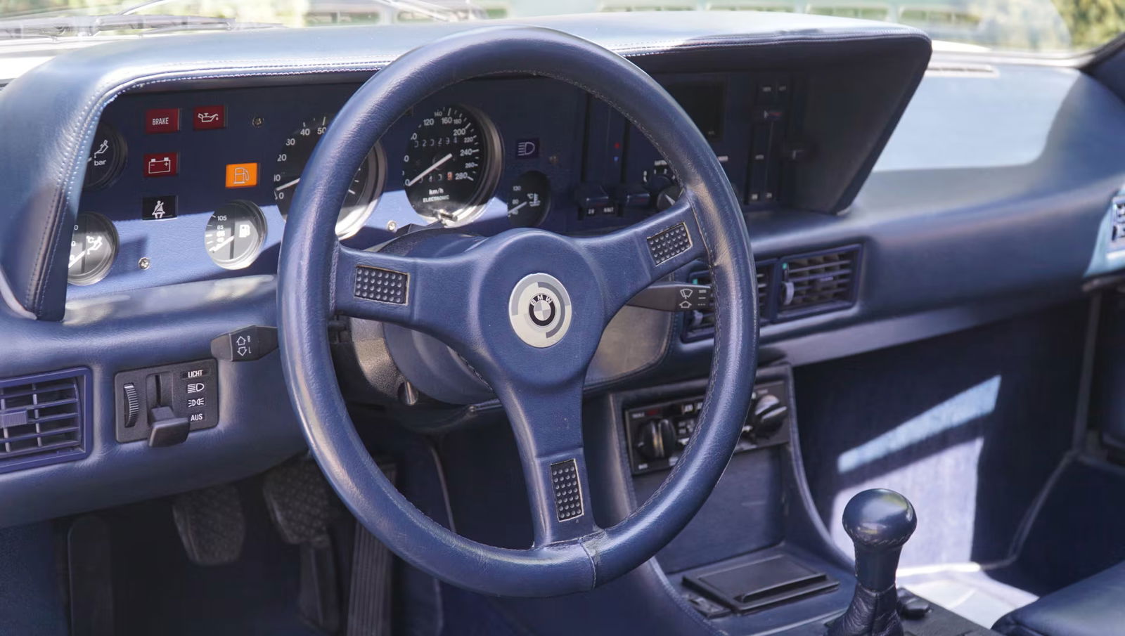Ex-Niki Lauda BMW M1 - interior