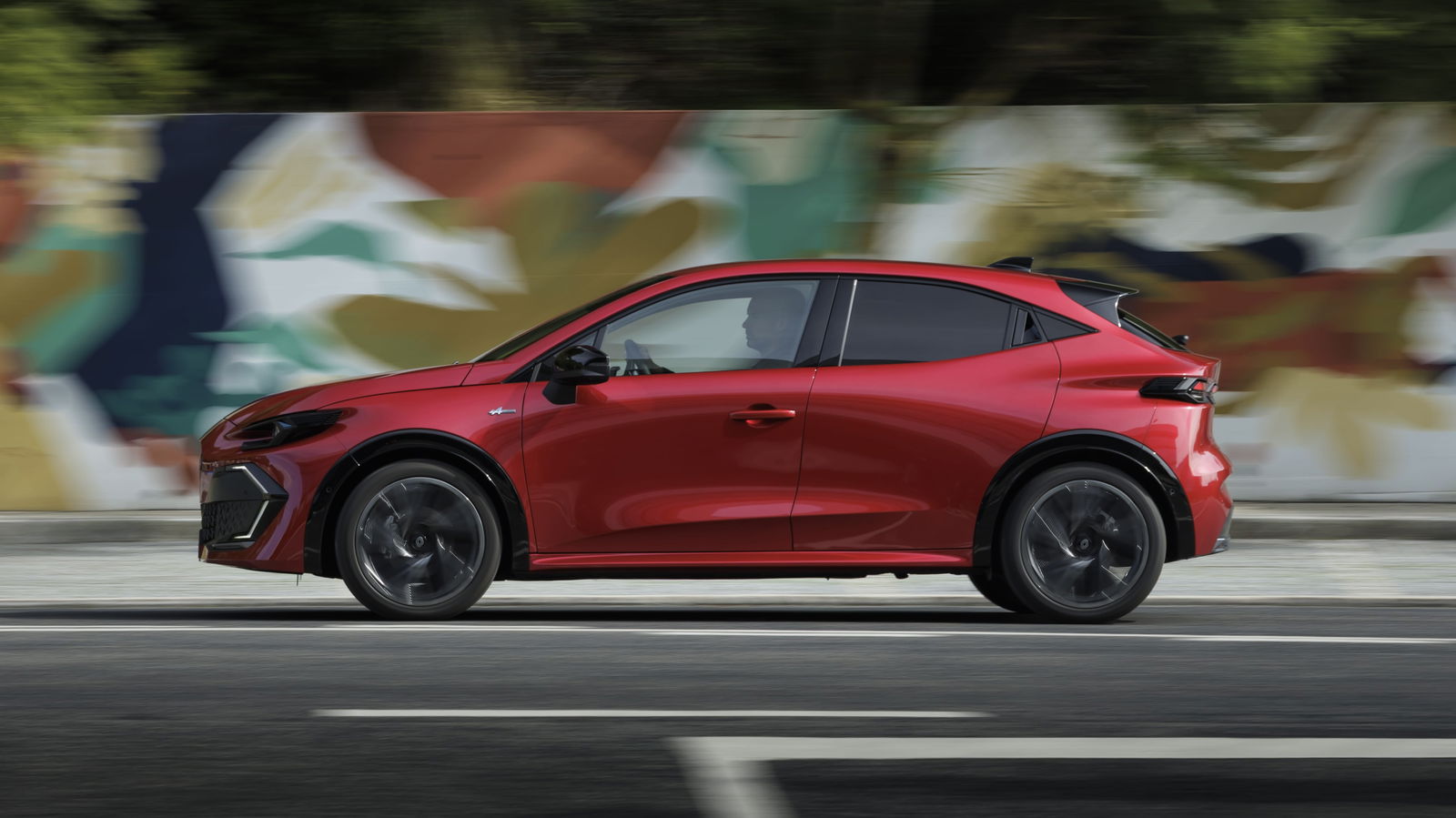 Renault Clio Mk6 - side, driving