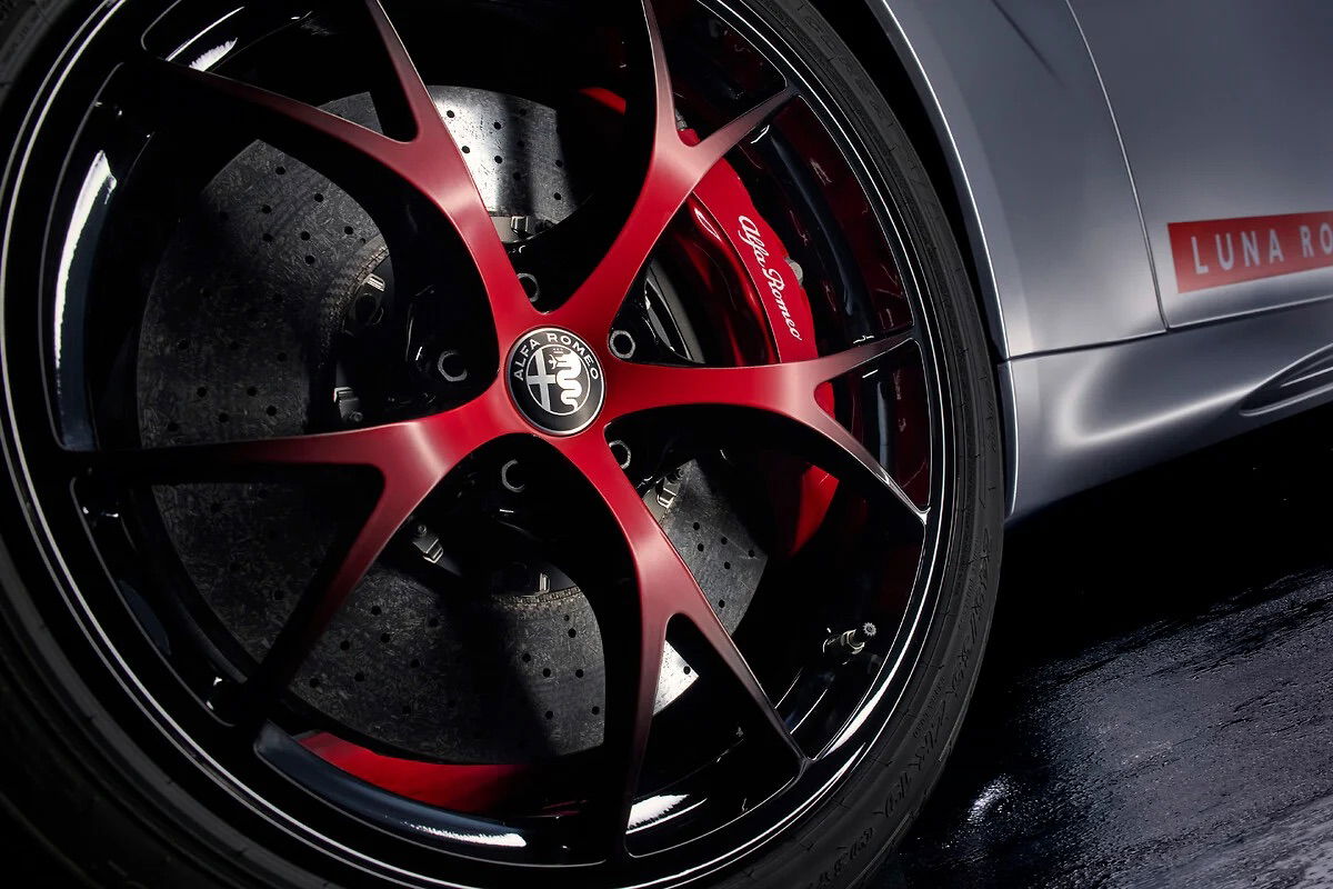Alfa Romeo Giulia Quadrifoglio Luna Rossa