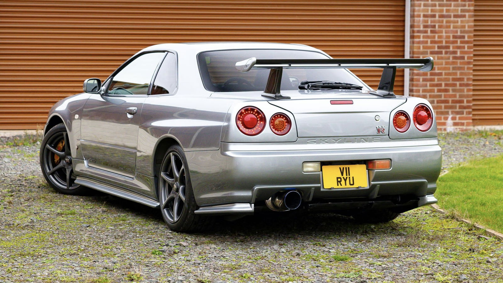 Nissan Skyline GT-R V-Spec II - rear