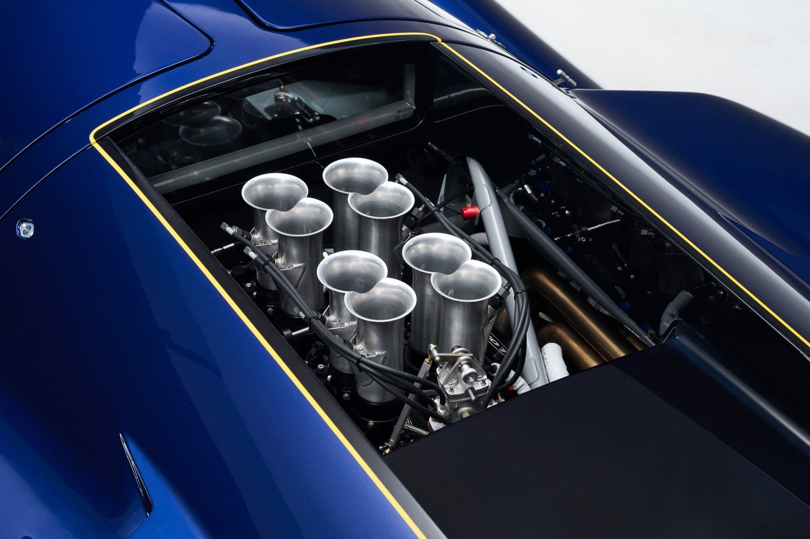 Lola T70S - engine bay