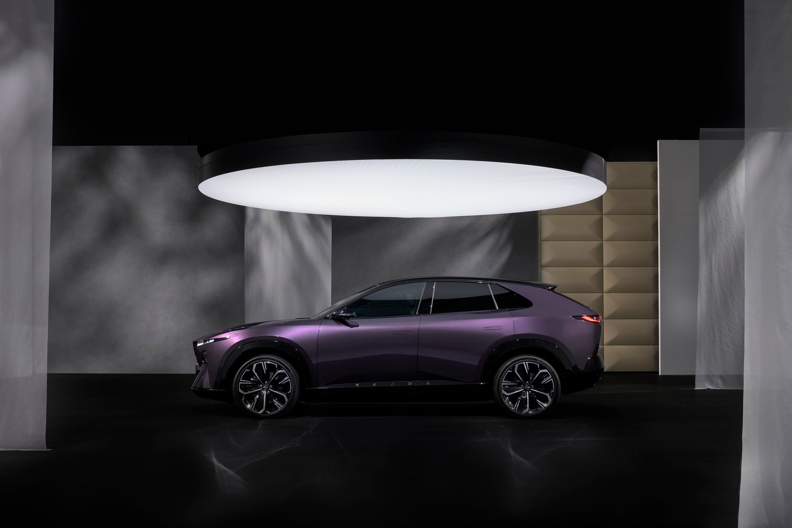 The Mazda CX-6e - exterior