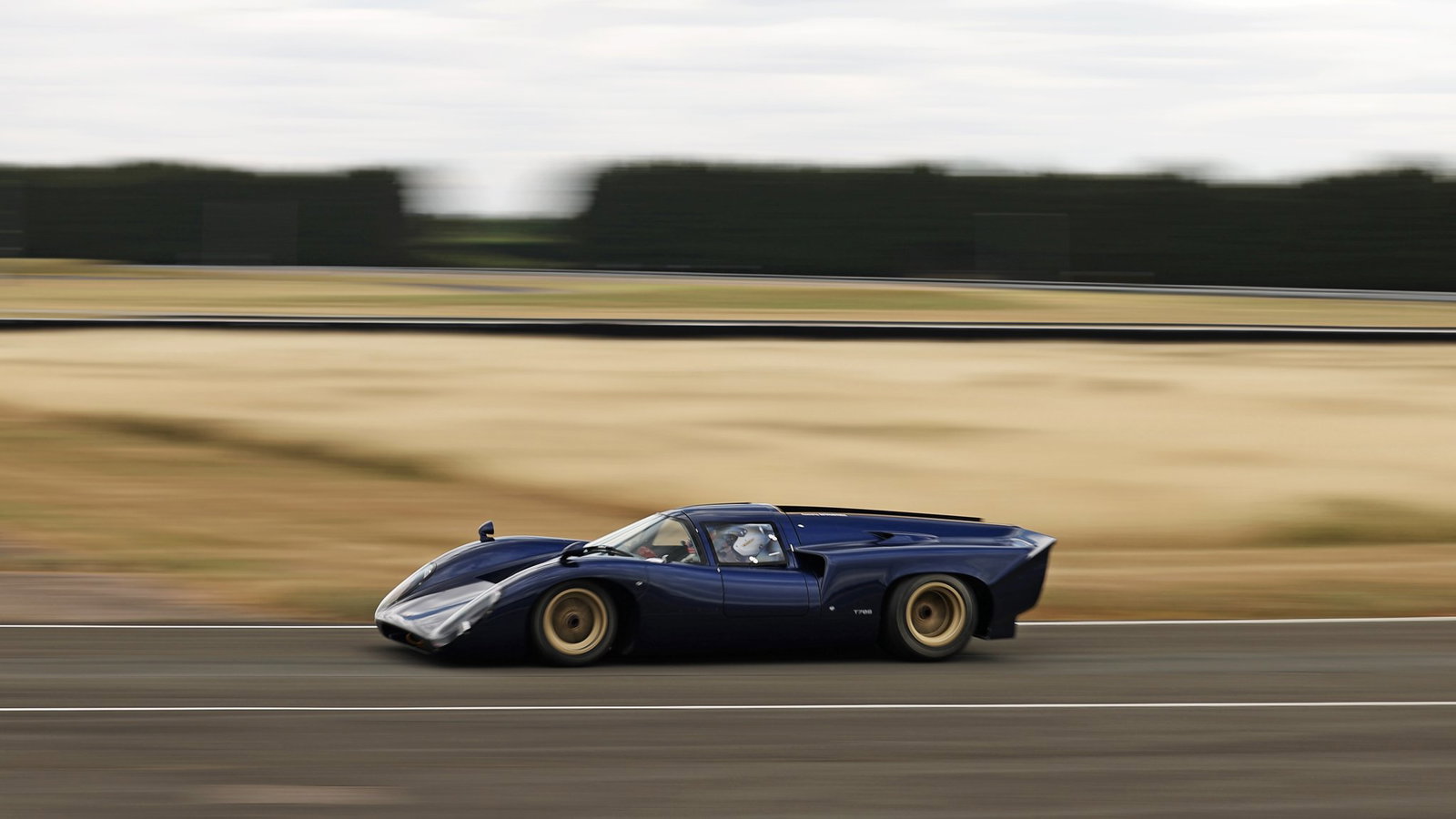 Lola T70S - side, driving